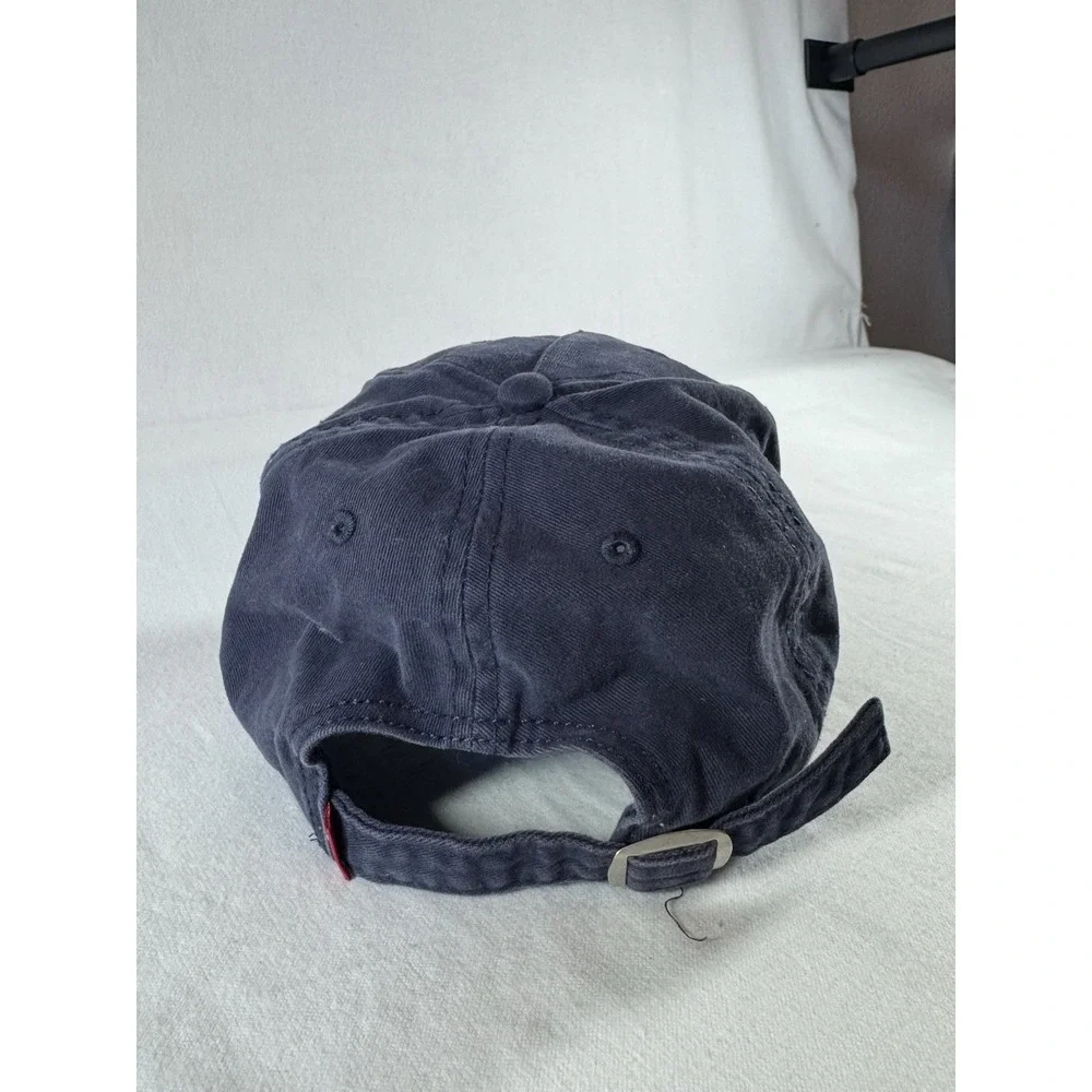 Levi's Batwing Baseball cap - adjustable strap one size with red logo (Navy)